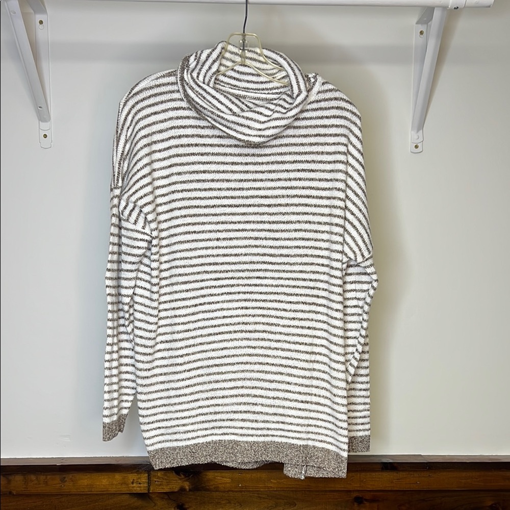 Amazon Striped White & Tan Women's Turtleneck‎ Sweater- M